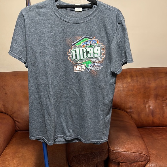 GILDAN YOUTH BOYS T-SHIRT SIZE M - Picture 1 of 6